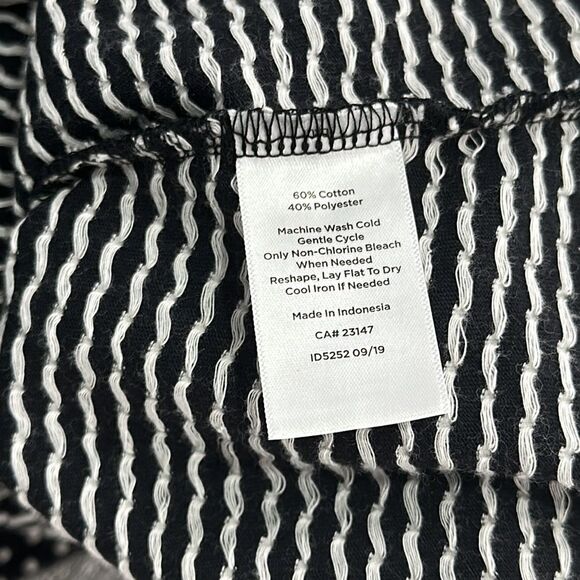 Talbots Petite Women's 3/4 Bell Sleeve Black Swiss Polka Dot Top Size SP - Picture 7 of 10